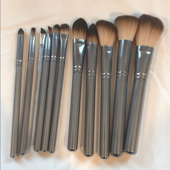 Other - Set of 11 makeup brushes +1